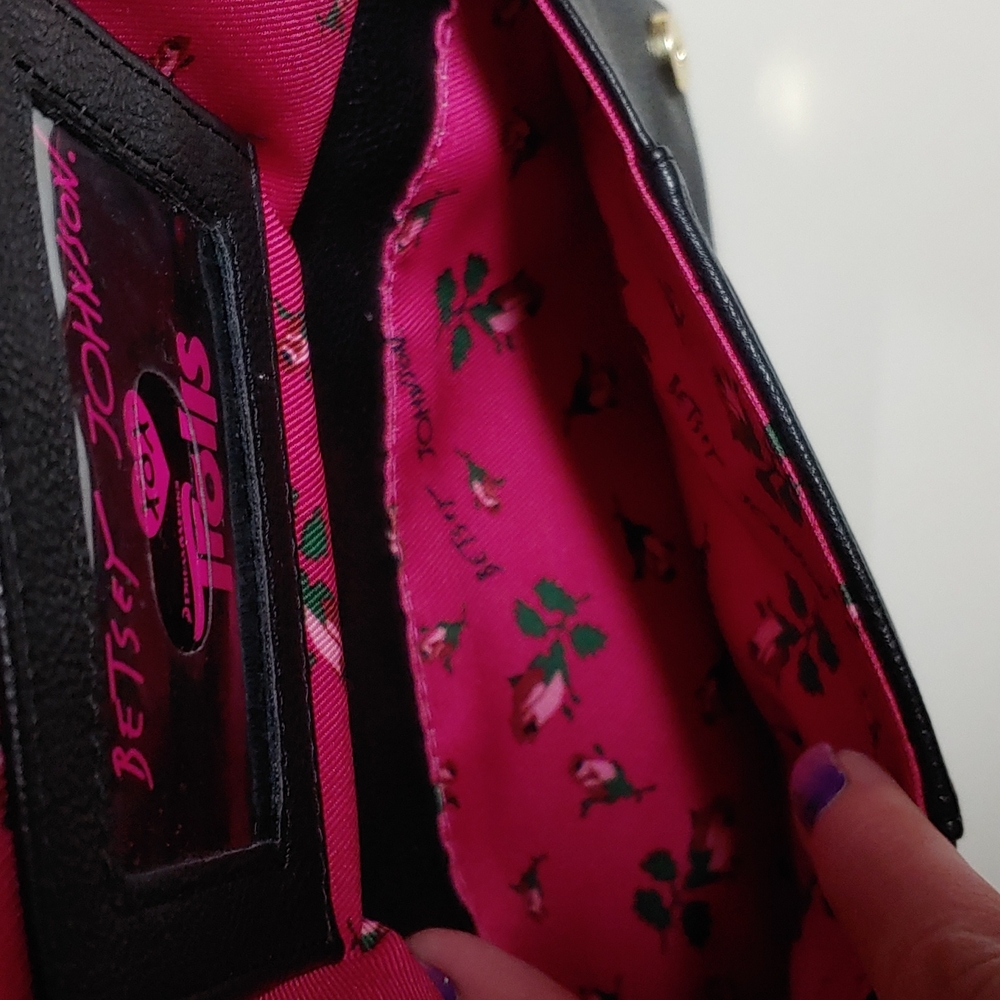 Betsey Johnson Dreamworks Trolls 2 in 1 Crossbody Bag - Picture 16 of 17